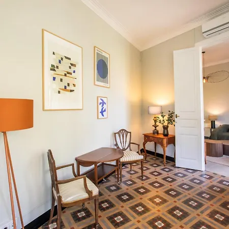22dia1087- New 2br Flat In The Center!