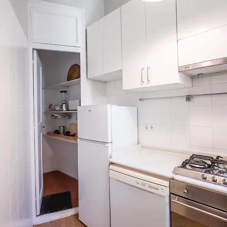 22dia1087- New 2br Flat In The Center! Apartment *