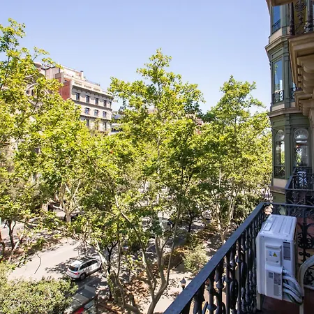 22dia1087- New 2br Flat In The Center!