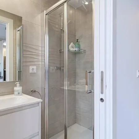 Live Like A Local In Eixample Apartment *