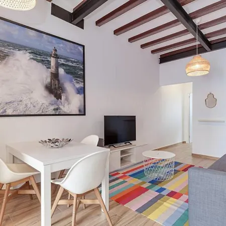 Live Like A Local In Eixample Apartment