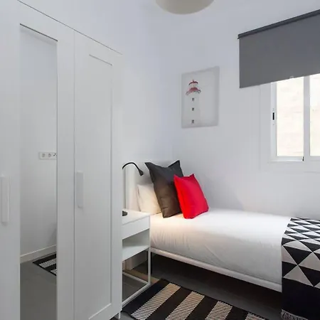 Cozy And Quiet In Trendy Sants Apartment Barcelona