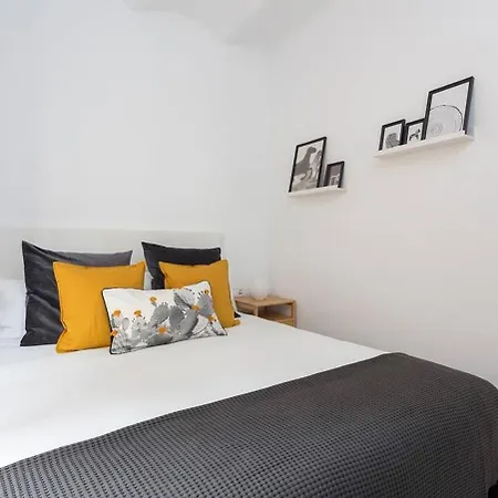 Cozy And Quiet In Trendy Sants Barcelona
