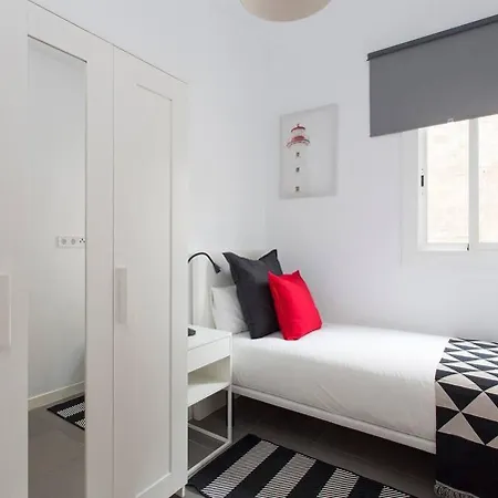 Cozy And Quiet In Trendy Sants