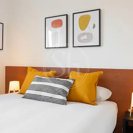 3 Con Balcon * Barcelona
