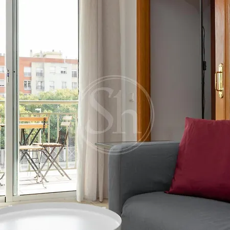 Apartment 3 Con Balcon