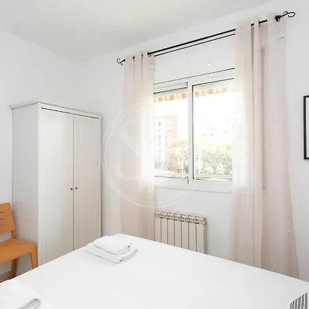 3 Con Balcon Apartment