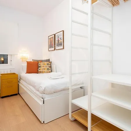 Apartment Familiar Junto A Hospital Clinic *