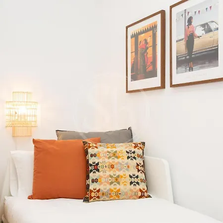 Familiar Junto A Hospital Clinic Apartment *