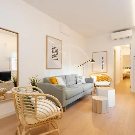 Familiar Junto A Hospital Clinic Apartment *