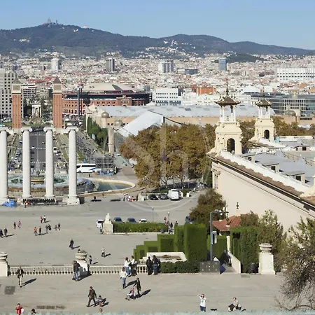 Luminoso Cerca De Montjuic Barcelona