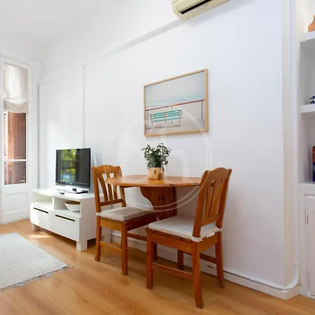 Cozy Near Sagrada Familia Apartment