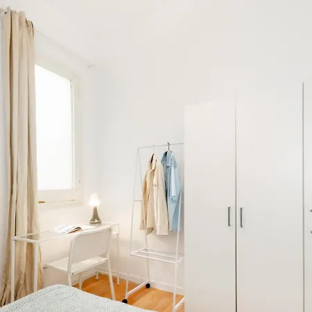 Balmes Private Ostello