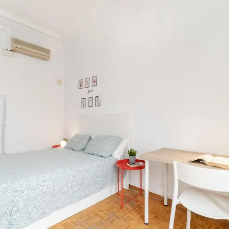 Balmes Private Ostello