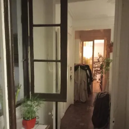 Habitacion Grande Y Luminosa En Las Ramblas Apartment *