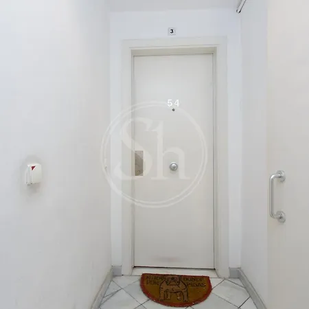 Luminescent Valencia Apartment *