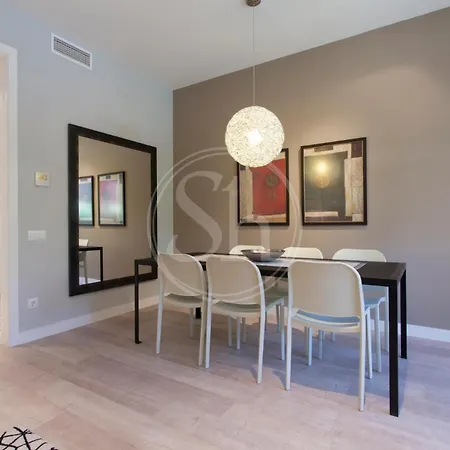Modern Eixample Apartment *
