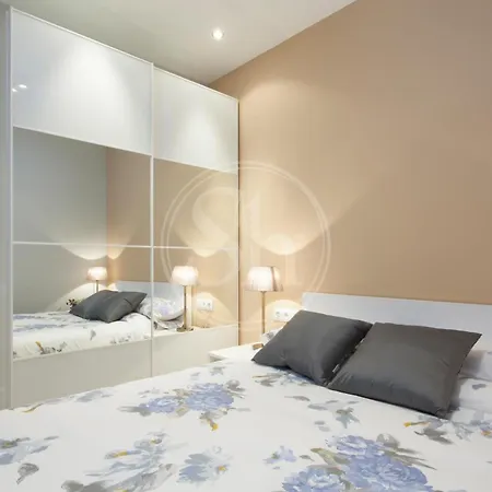 Modern Eixample Apartment *