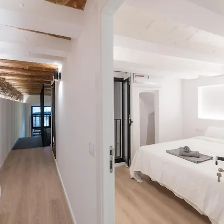 Central Lux With Private Bath
