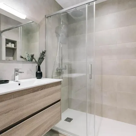 Apartment Pontone - 2 Bedrooms And Balcony In Eixample Dreta Barcelona