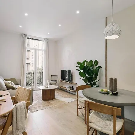 Pontone - 2 Bedrooms And Balcony In Eixample Dreta * Barcelona