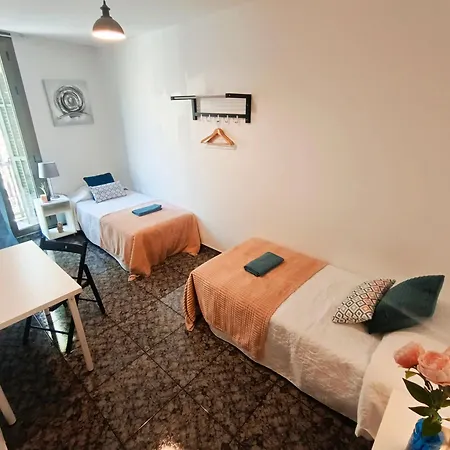 Private At Plaza Urquinaona Hostal