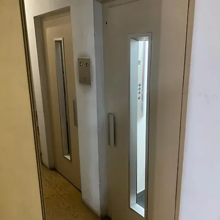 Granvia 628 بيت شباب برشلونة