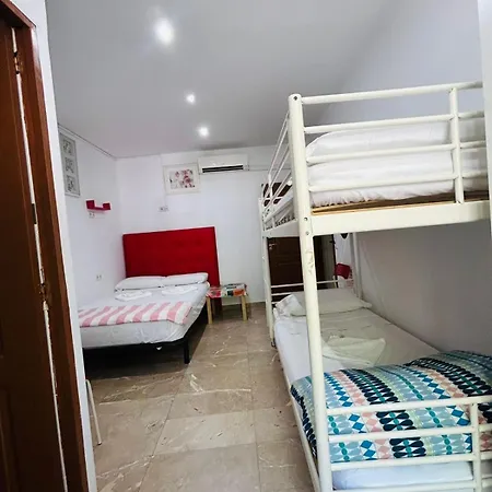 Granvia 628 بيت شباب برشلونة