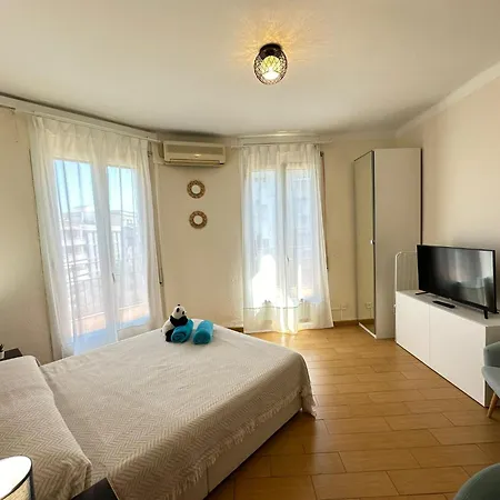 Rooms Nueva Valencia Nocleg ze śniadaniem *