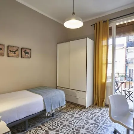 Apartment Bebarceloner Sants Apartments- 3 Bedroom