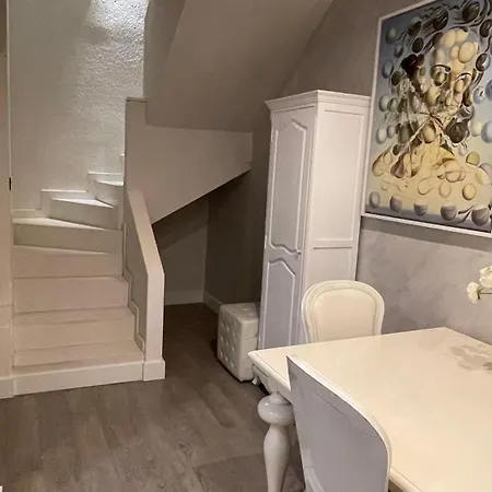 Spacious Penthouse With Big Private Terrace & View