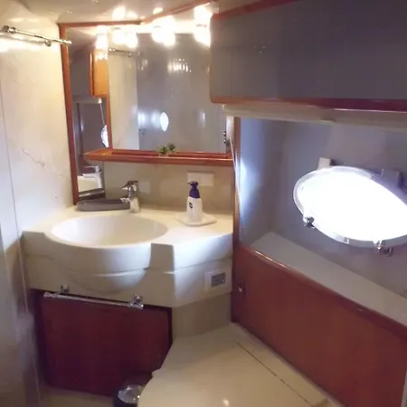 Luxury Boat Hotel en barco Sant Adrià de Besòs