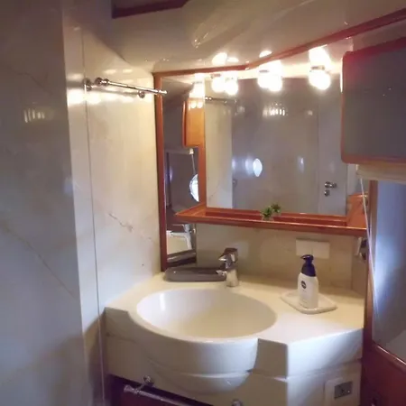 Luxury Boat Hotel en barco *