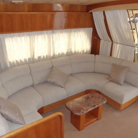 Luxury Boat Hotel en barco