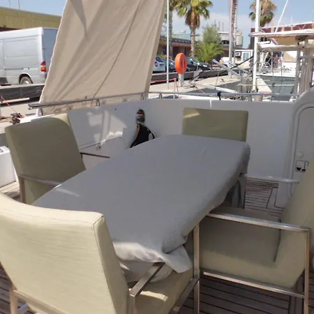 Luxury Boat Hotel en barco *