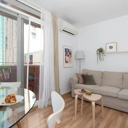 Sunshine & Beach Urban Two-bedroom Apartment *