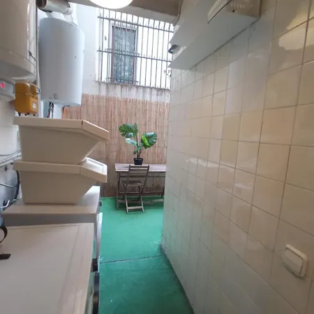 Private On Tamarit Street Hostel *