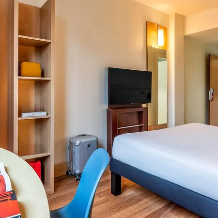 Ibis Plaza Glories 22@ Otel 2*