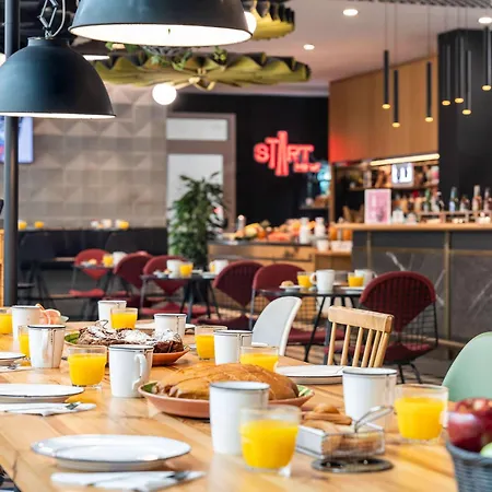 Ibis Plaza Glories 22@ 2*