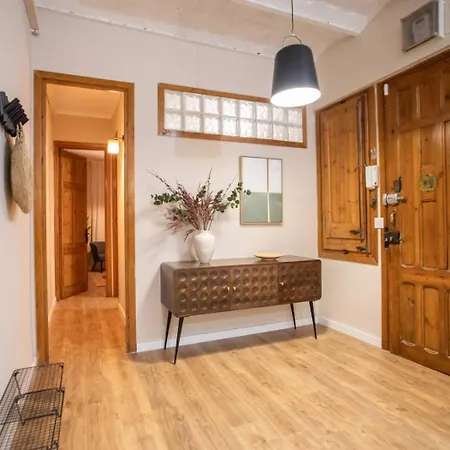 Cosy On Llanca Street Apartment *