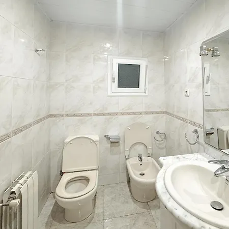 Charming In Shared Near Camp Nou Apartamento *
