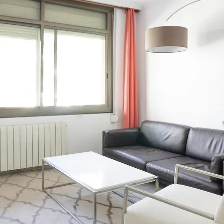 Apartamento Charming In Shared Near Camp Nou Barcelona