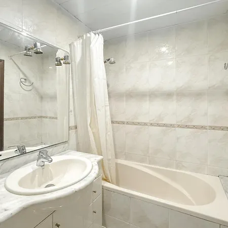 Charming In Shared Near Camp Nou * Barcelona