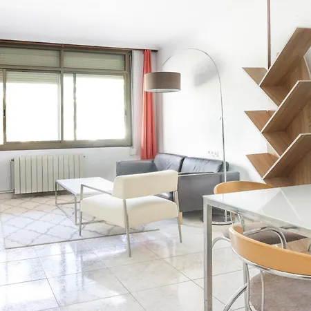 Charming In Shared Near Camp Nou Apartamento