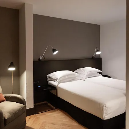 Alexandra Hotel, Curio Collection By Hilton Hotel