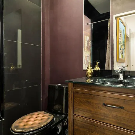 Luxury Two Bedrooms Apartment *