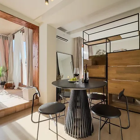 Oasis Downtown Apartment *
