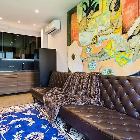 Luxury Two Bedrooms Apartment *