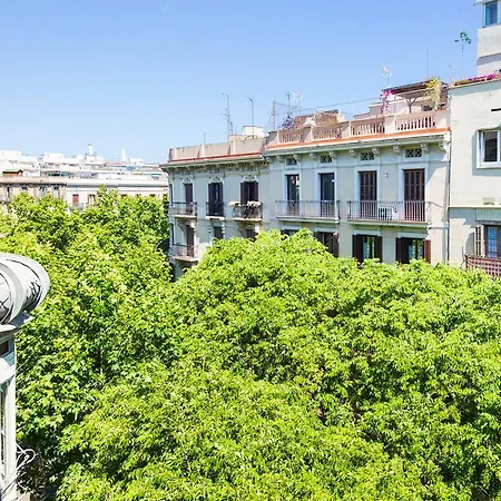 Luxury Two Bedrooms Apartment *