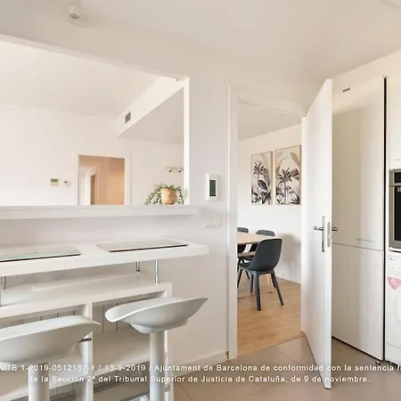 Close , Sagrada & Center Apartment